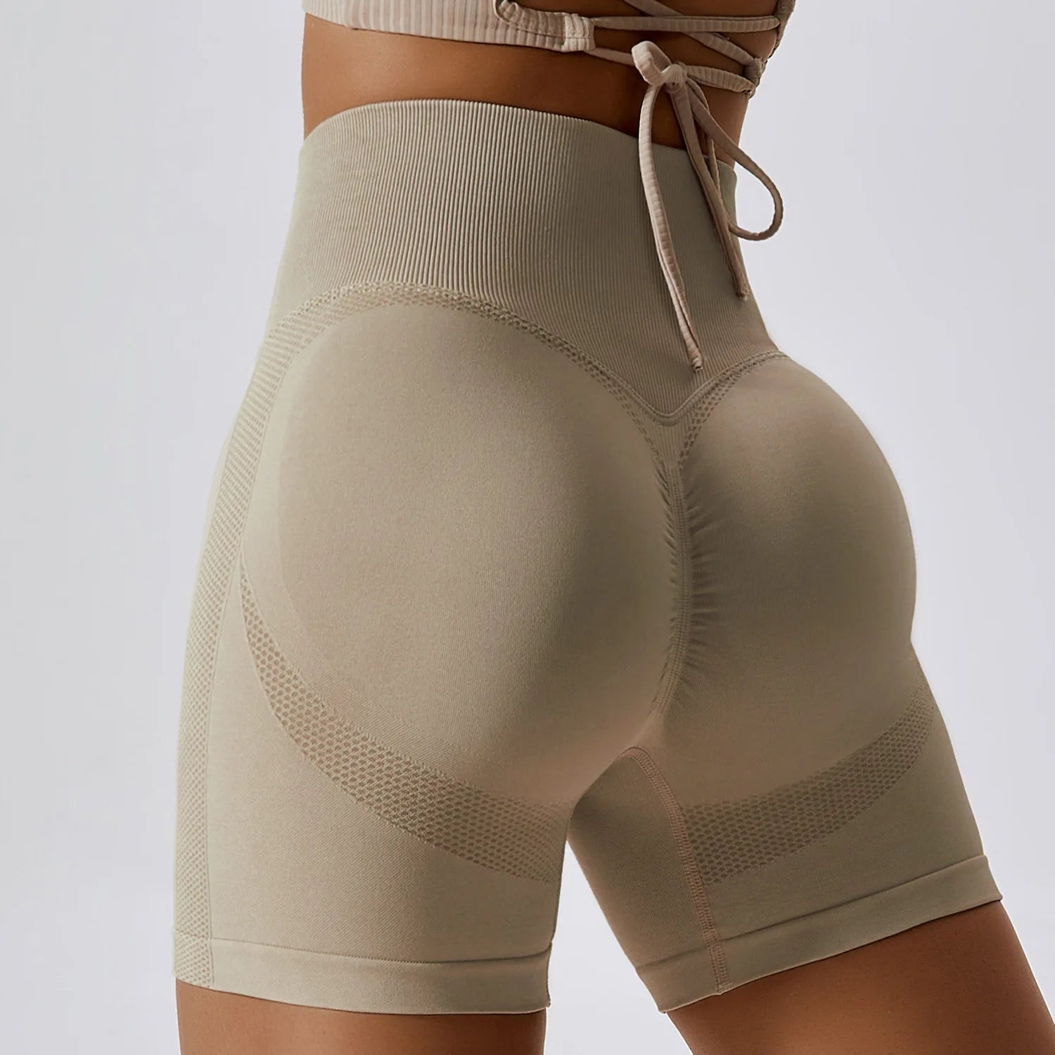 Seamless Scrunch Push Up Shorts - Contours & Enhances