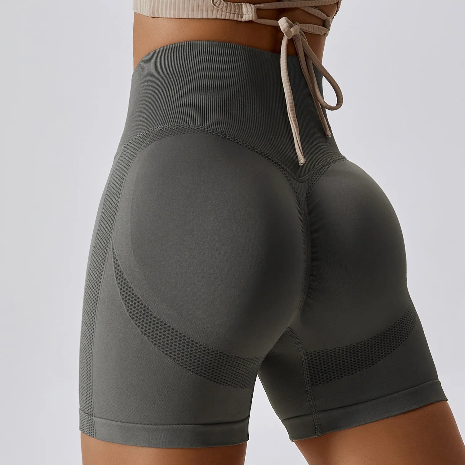 Seamless Scrunch Push Up Shorts - Contours & Enhances