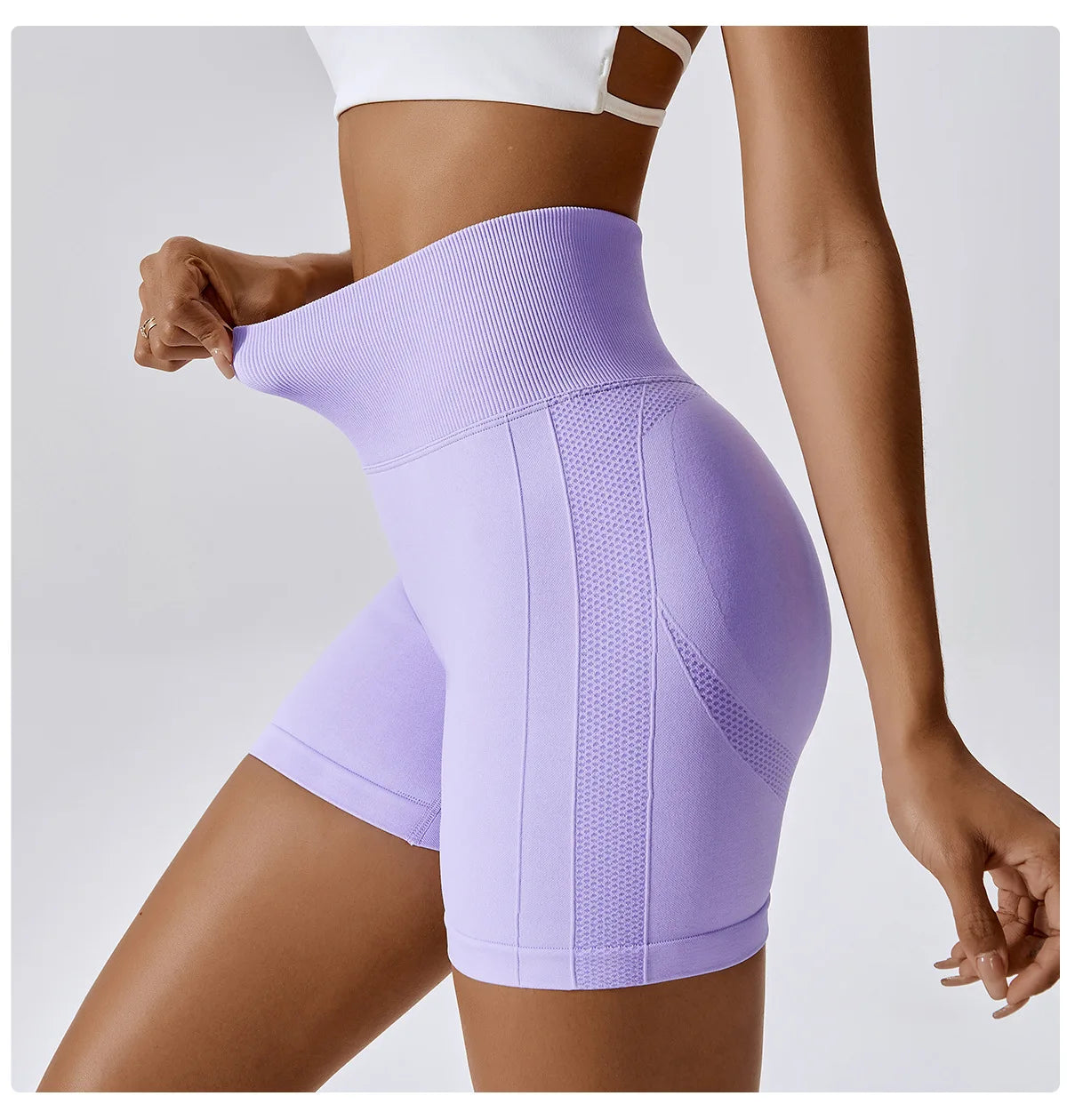 Seamless Scrunch Push Up Shorts - Contours & Enhances