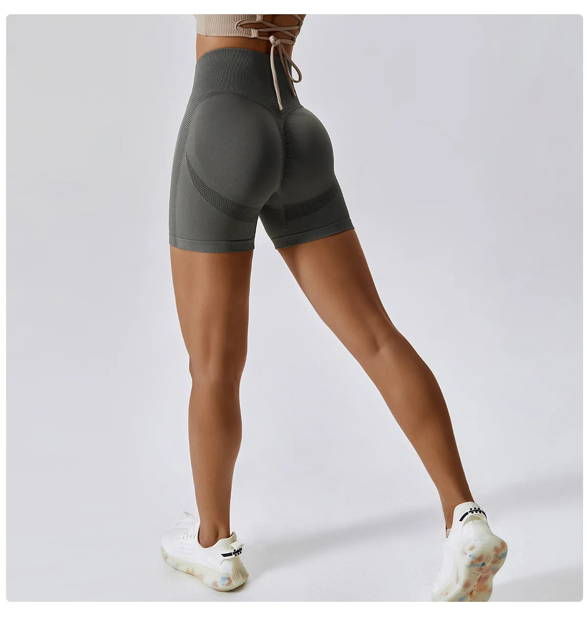 Seamless Scrunch Push Up Shorts - Contours & Enhances